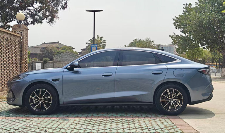 Segel BYD 06 DM-i 2025 bekas