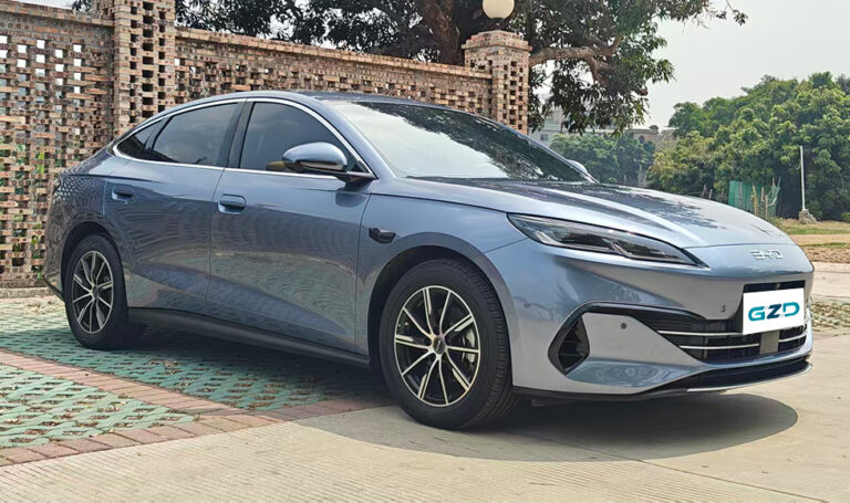 Segel BYD 06 DM-i 2025 bekas